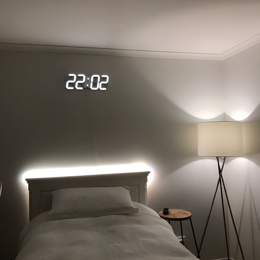 Nyvox - Orologio da Parete Digitale 3D a LED Moderno con Design Elegante e Display Orario Luminoso