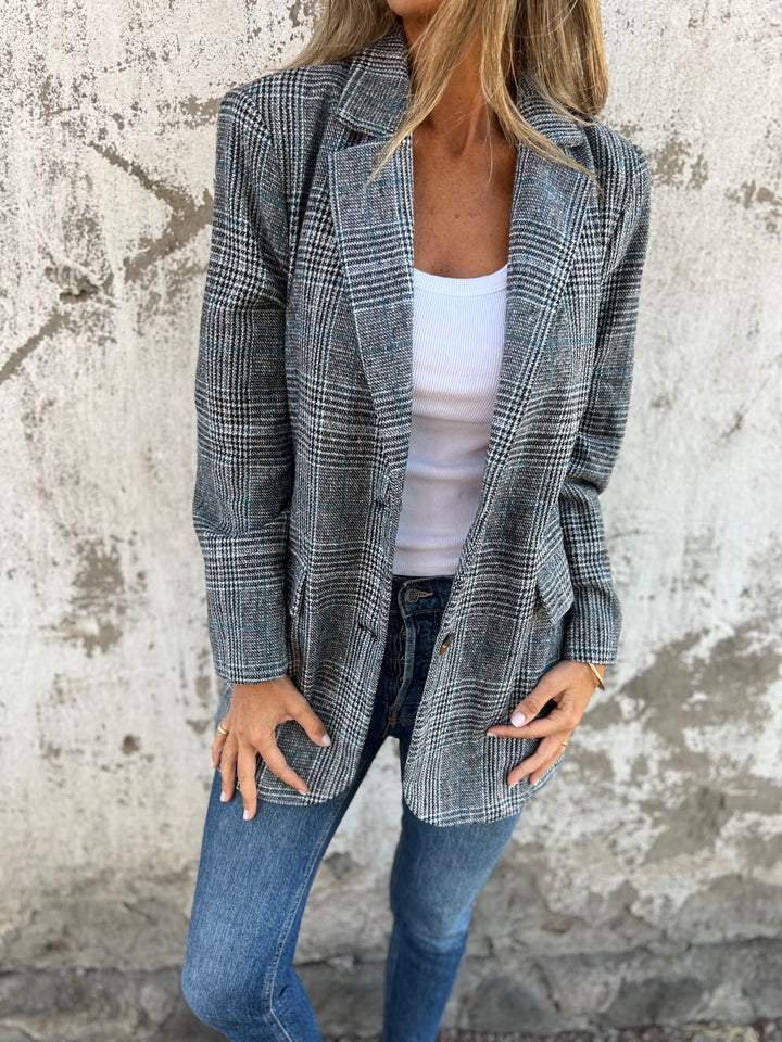 Flaire | Elegant and trendy women's winter plaid blazer