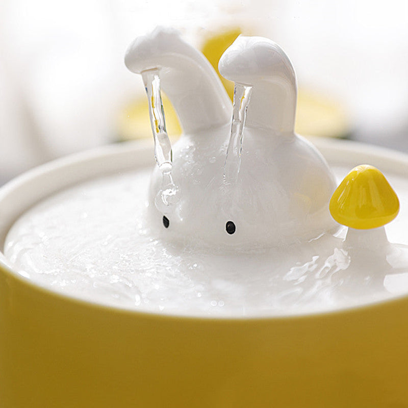 Distributore d'acqua elegante per un coniglio sano e felice