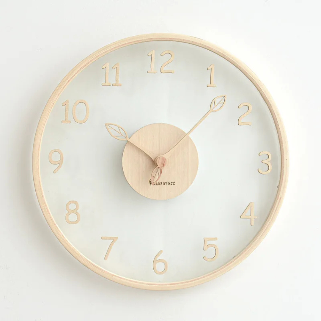 Metron - Elegante Orologio da Parete in Legno con Finitura in Vetro Chic