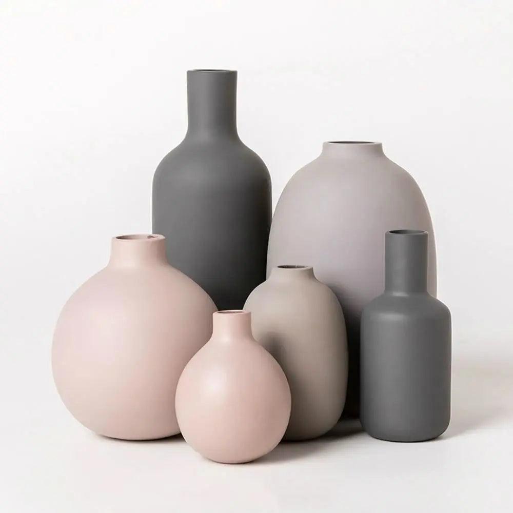 Collezione moderna di vasi in ceramica