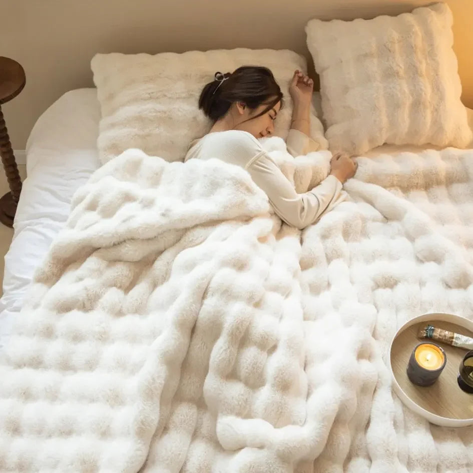 Comfort Estremo: Morbida Coperta in Pile per Coccolarsi a Letto e sul Divano, Ideale per Tutto l'Anno