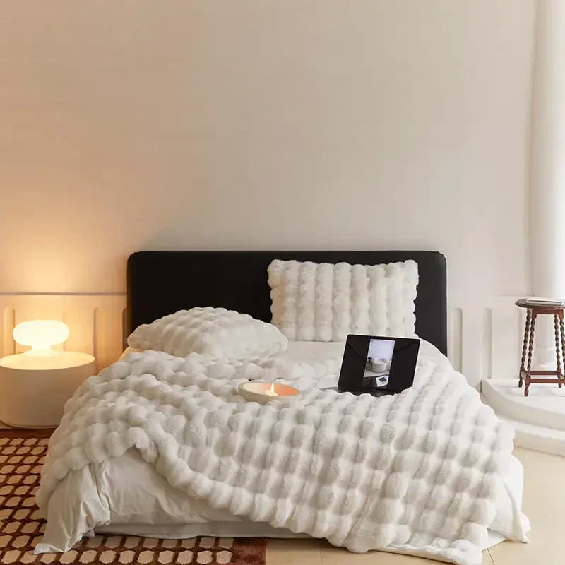 Comfort Estremo: Morbida Coperta in Pile per Coccolarsi a Letto e sul Divano, Ideale per Tutto l'Anno