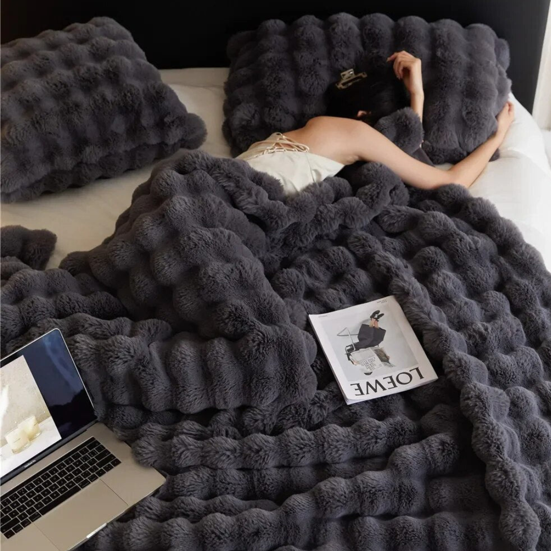 Comfort Estremo: Morbida Coperta in Pile per Coccolarsi a Letto e sul Divano, Ideale per Tutto l'Anno