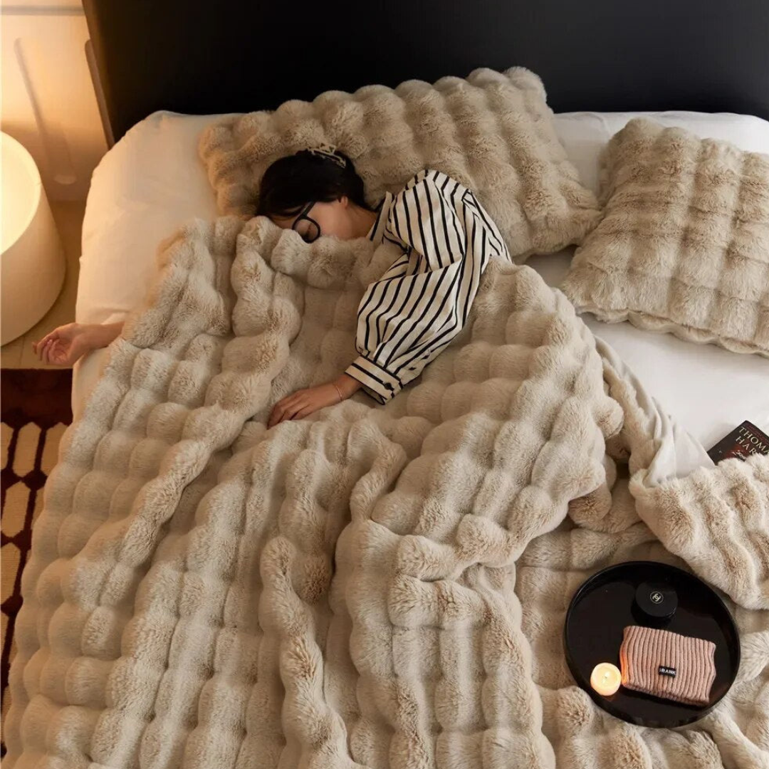 Comfort Estremo: Morbida Coperta in Pile per Coccolarsi a Letto e sul Divano, Ideale per Tutto l'Anno