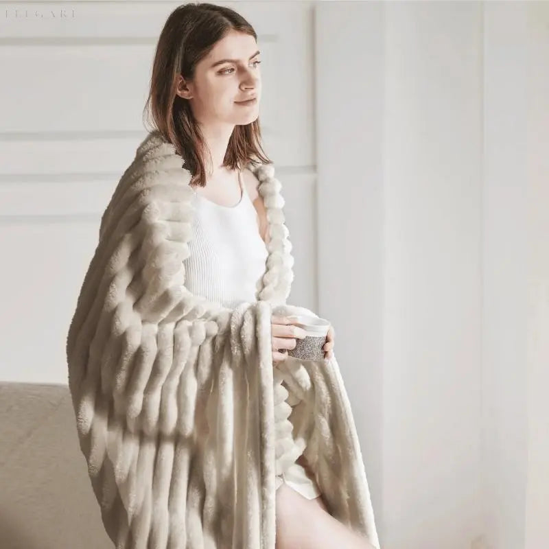 Coperta in pile super morbido Ultimate Comfort Luxe con finta pelle di pecora di alta qualità per abbracci caldi e un'atmosfera accogliente