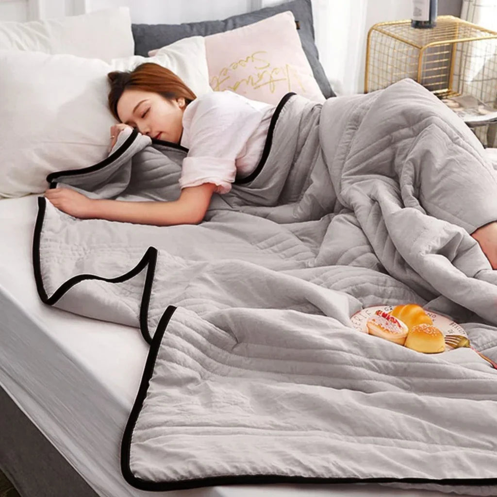 Coperta Estiva Fresca e Confortevole CoolBreeze - Cotone Leggero e Fibra di Bambù per Notti Perfettamente Fresche
