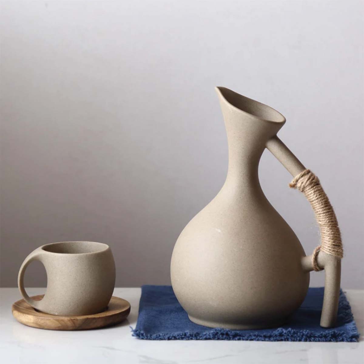 Brocca in ceramica fatta a mano