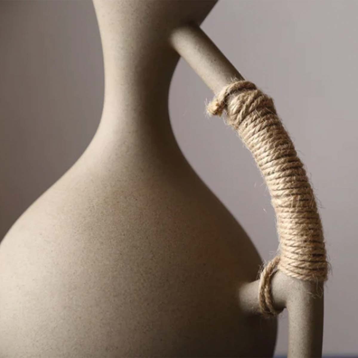 Brocca in ceramica fatta a mano