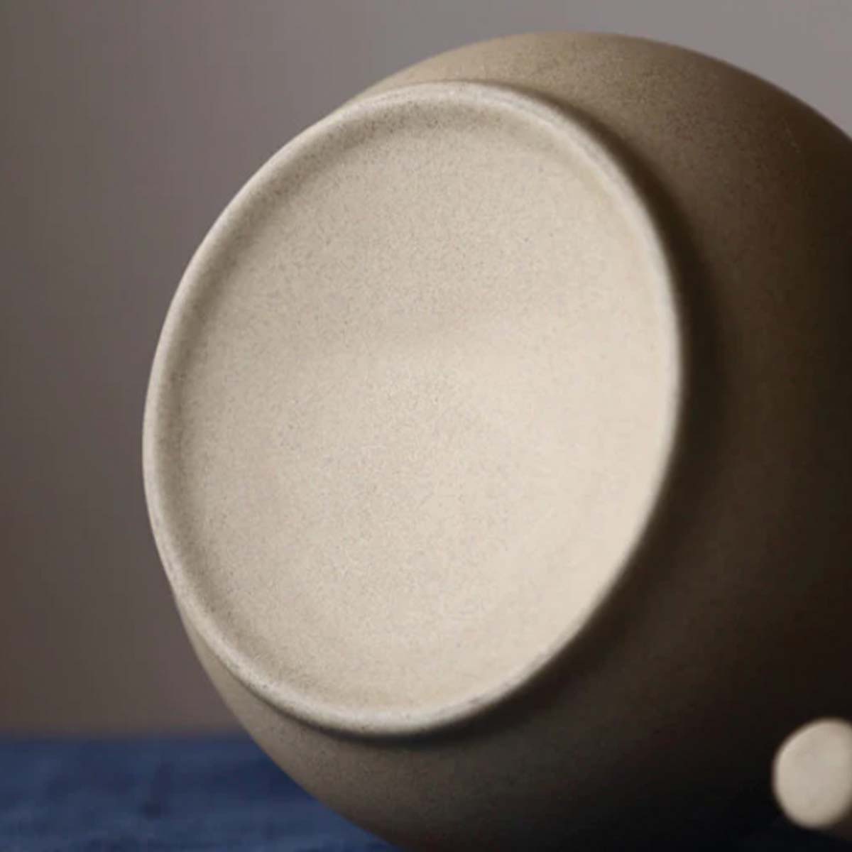 Brocca in ceramica fatta a mano