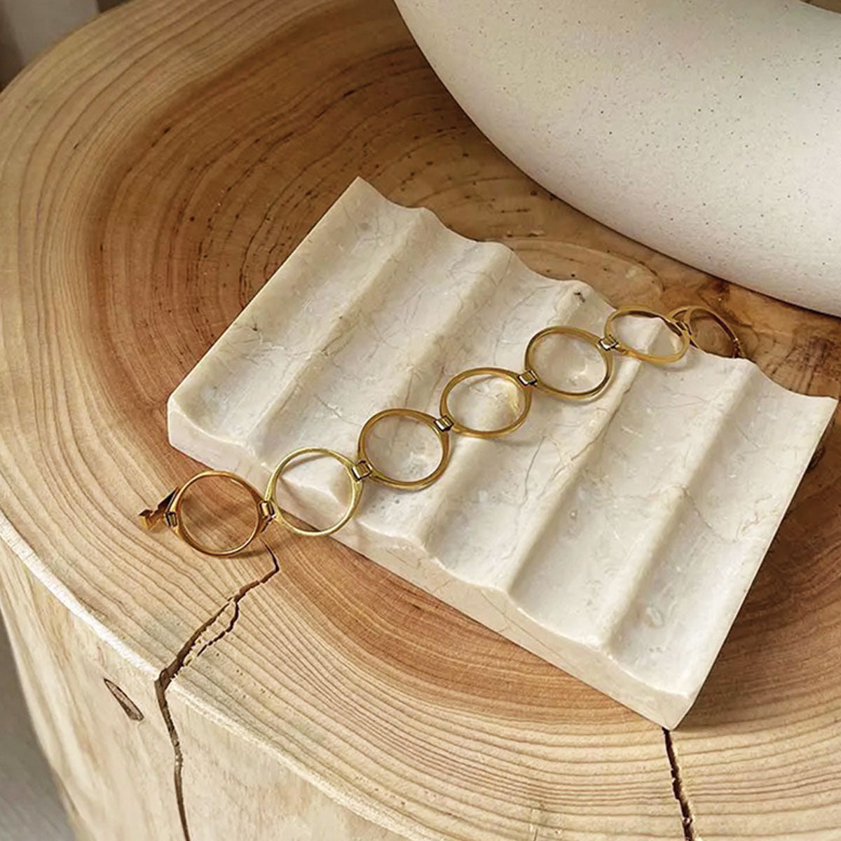 Elegante vassoio in pietra Cannelé | Design raffinato in pietra naturale per una decorazione d'interni sofisticata