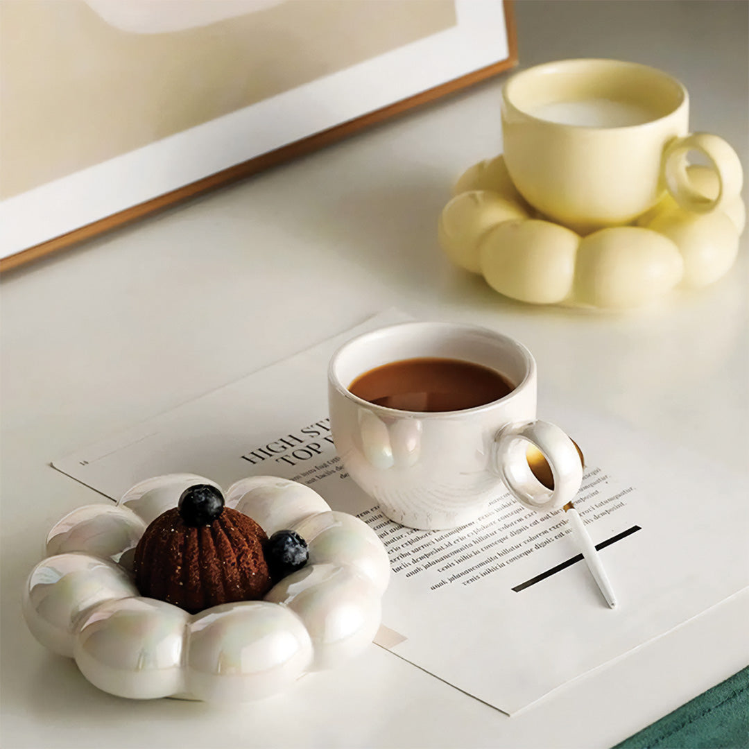 Tazza elegante con girasole e motivo floreale perfetta per una colazione splendida