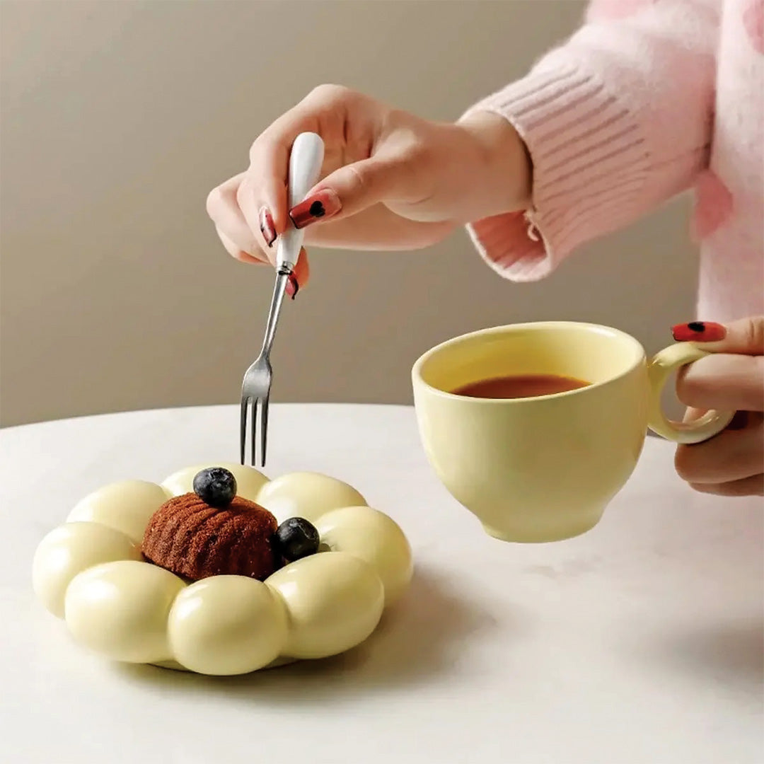 Tazza elegante con girasole e motivo floreale perfetta per una colazione splendida