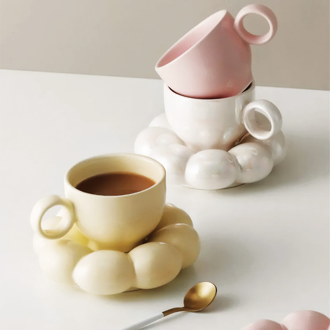 Tazza elegante con girasole e motivo floreale perfetta per una colazione splendida