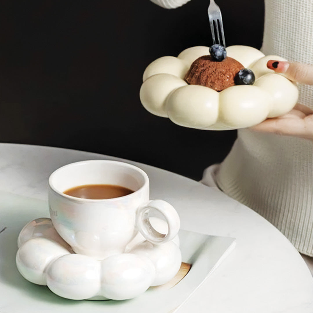 Tazza elegante con girasole e motivo floreale perfetta per una colazione splendida