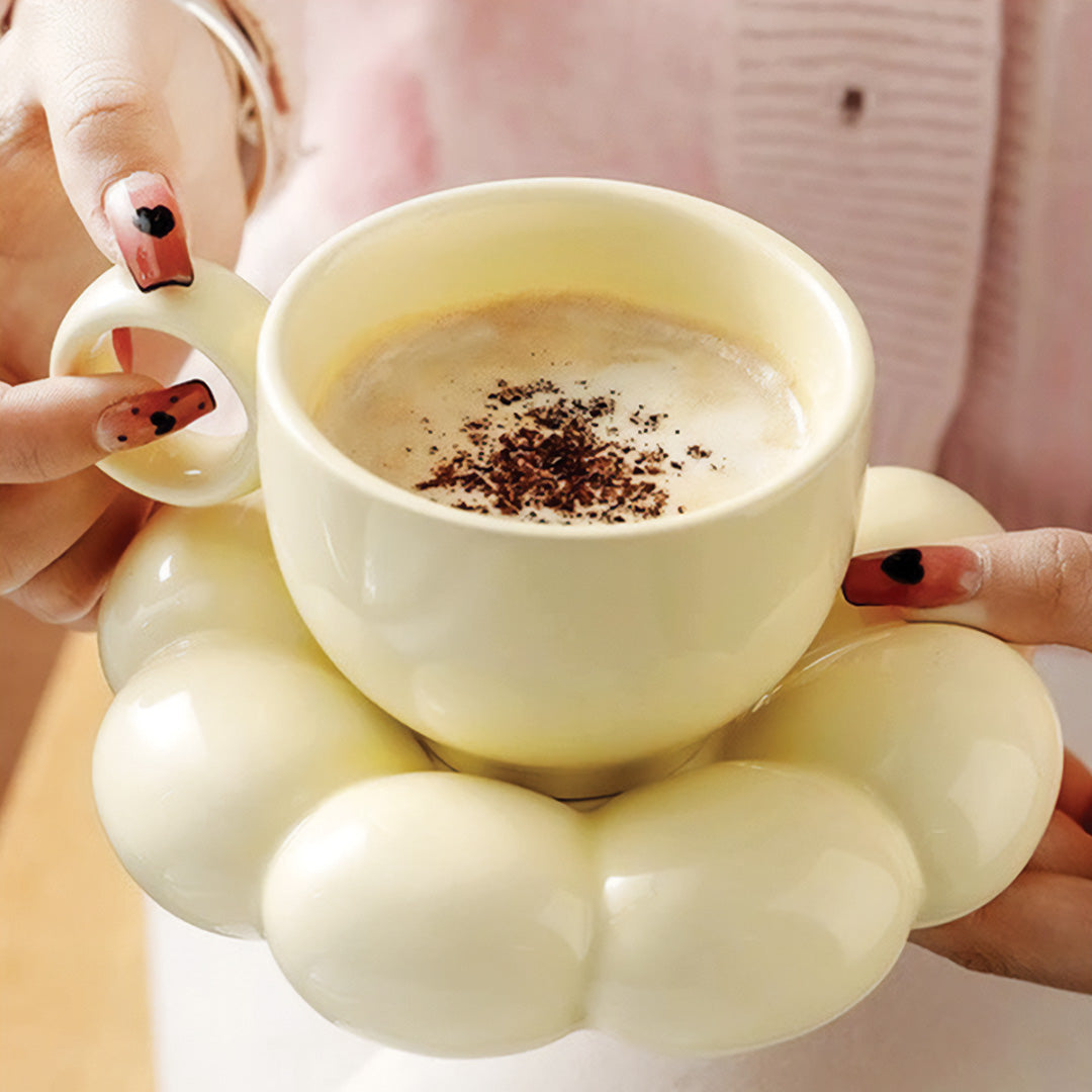 Tazza elegante con girasole e motivo floreale perfetta per una colazione splendida