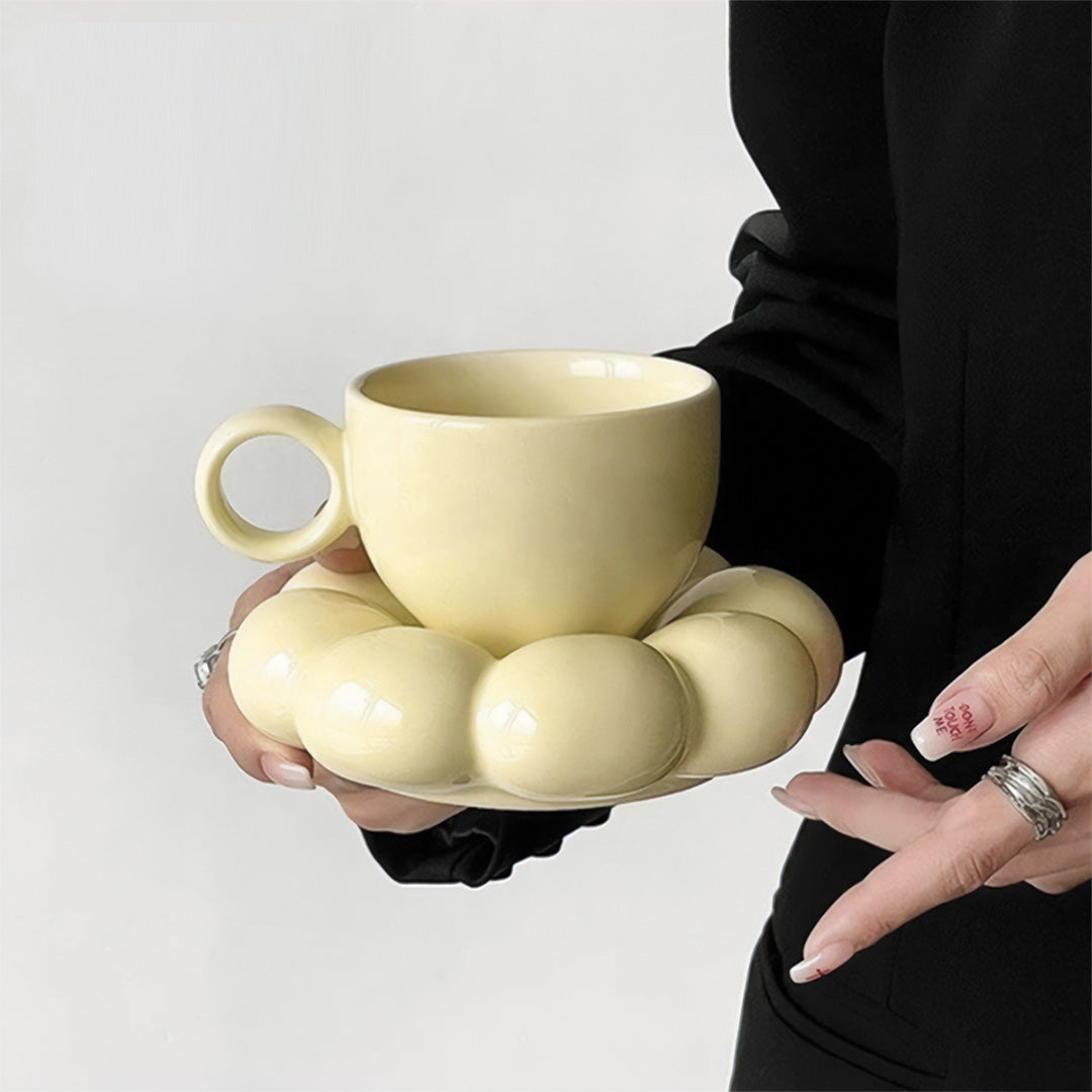 Tazza elegante con girasole e motivo floreale perfetta per una colazione splendida