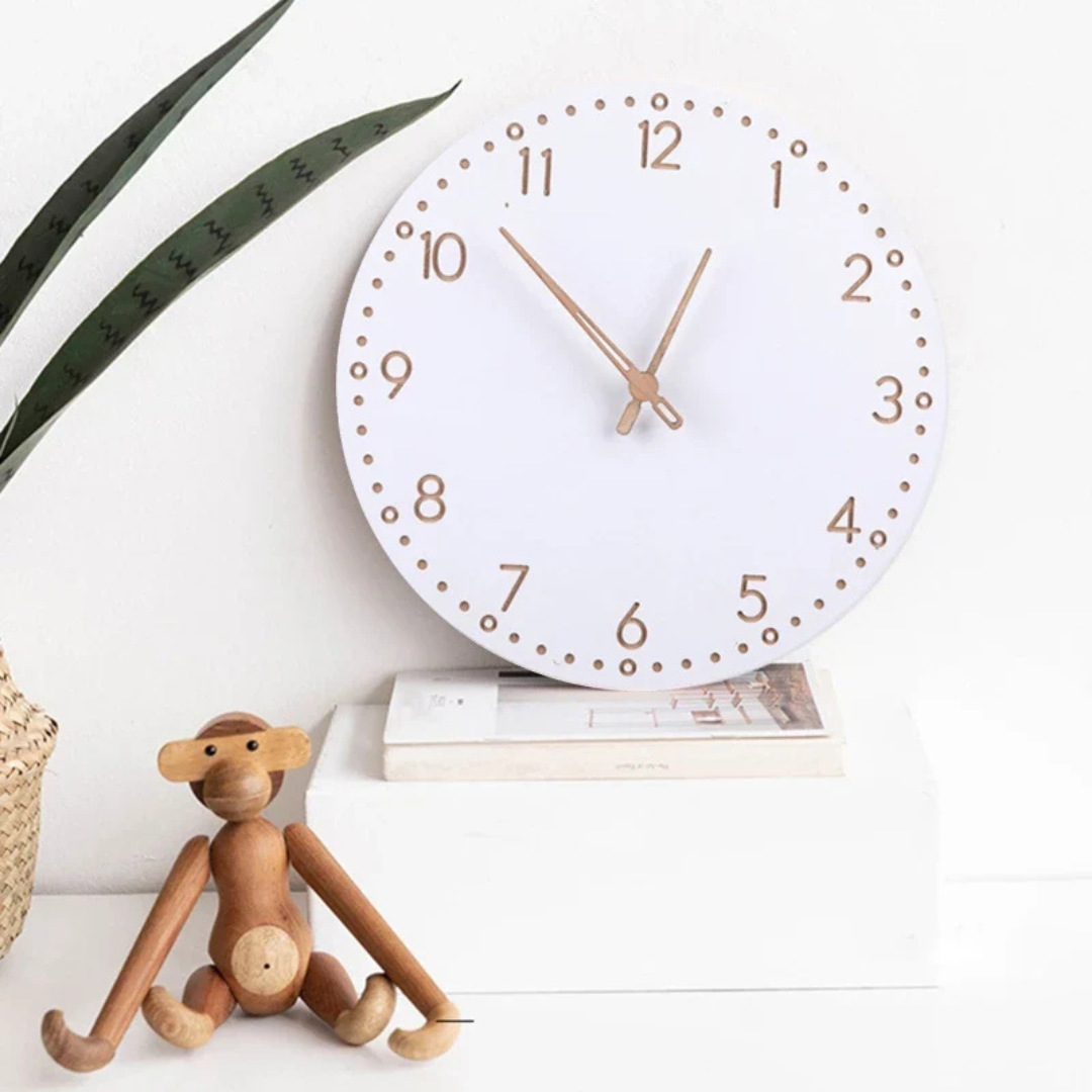 Orologio da parete in legno Horix Luxe per un interno elegante e naturale