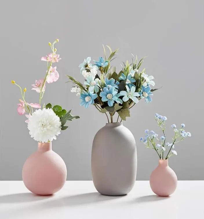 Collezione moderna di vasi in ceramica