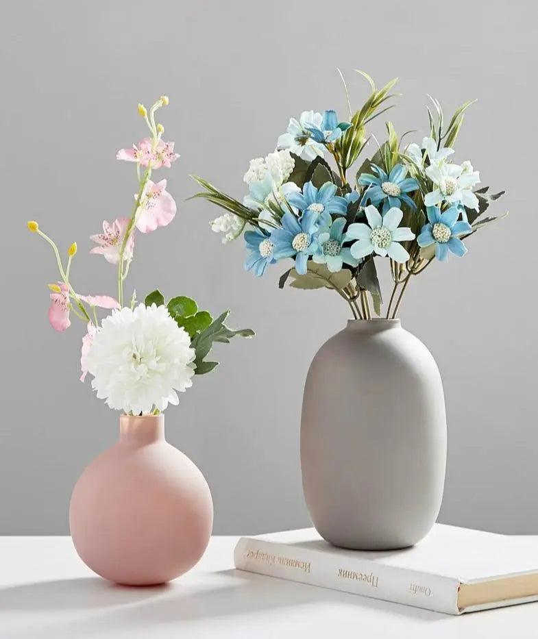 Collezione moderna di vasi in ceramica