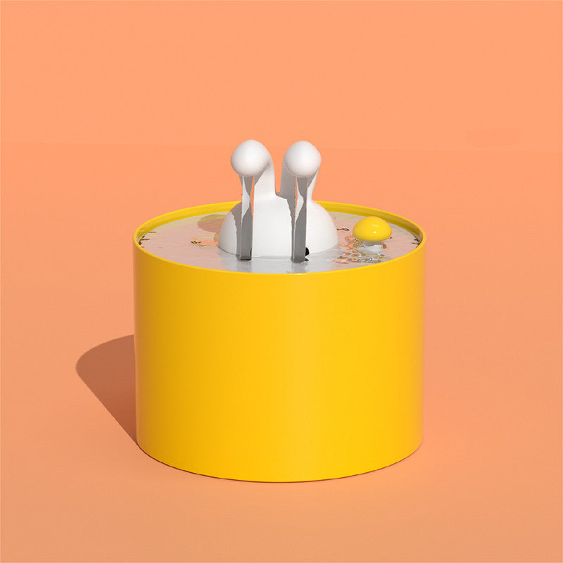 Distributore d'acqua elegante per un coniglio sano e felice