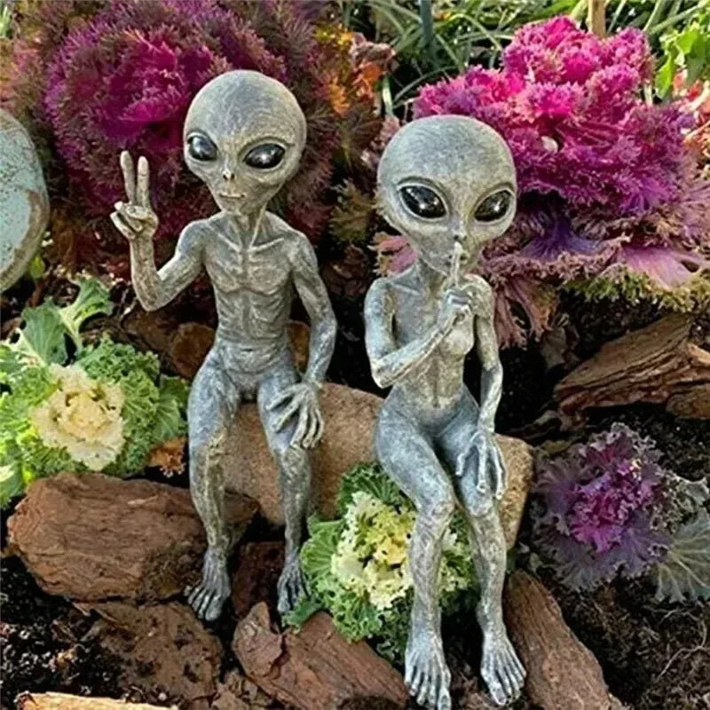 Aethra - Immagine misteriosa aliena in resina con UFO per decorazione unica da giardino