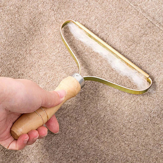 Raschietto per Tappeti – Rimozione Efficiente di Pelucchi e Pacchi per un Tappeto Splendidamente Pulito
