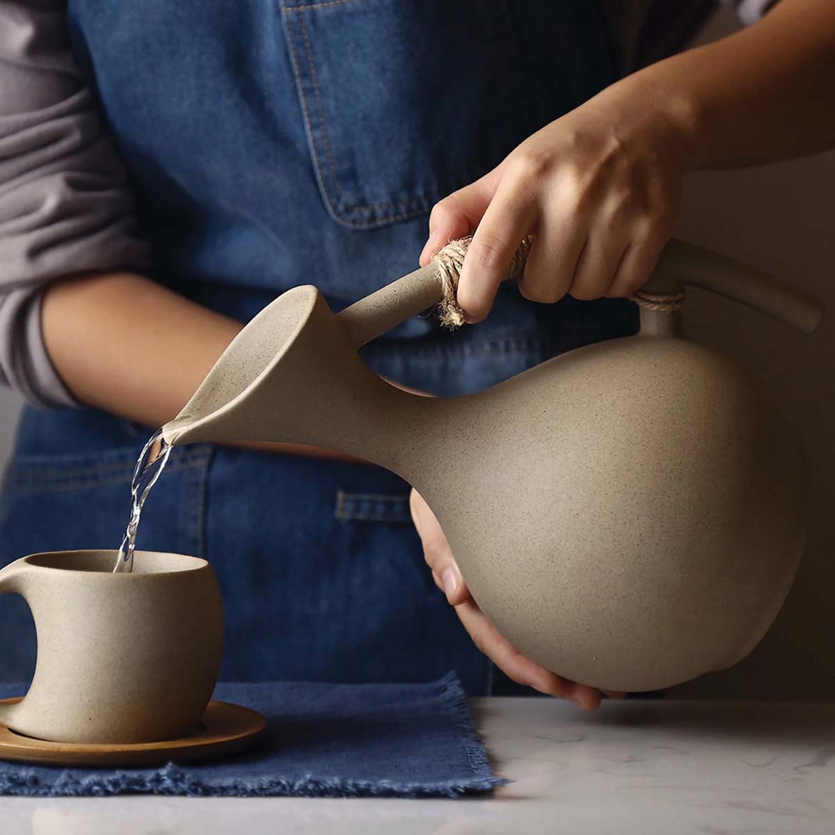 Brocche in ceramica artigianali | Stoviglie da tavola eleganti e naturali per bere