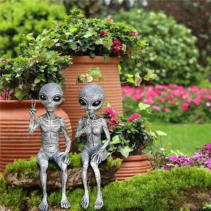 Aethra - Immagine misteriosa aliena in resina con UFO per decorazione unica da giardino